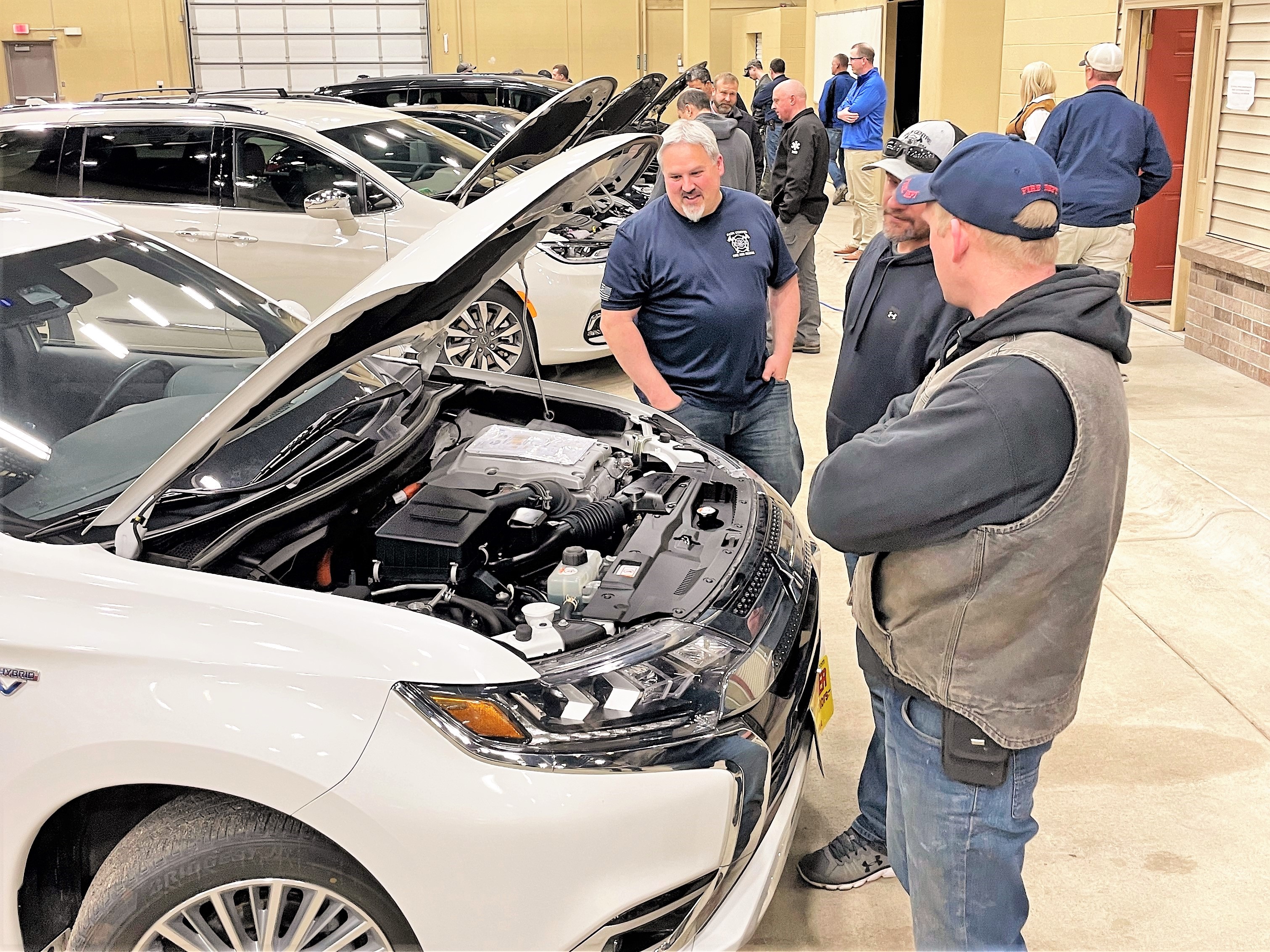 Area first responder, fire departments, law enforcement personnel learn about electric vehicle safety - Vimarsana News