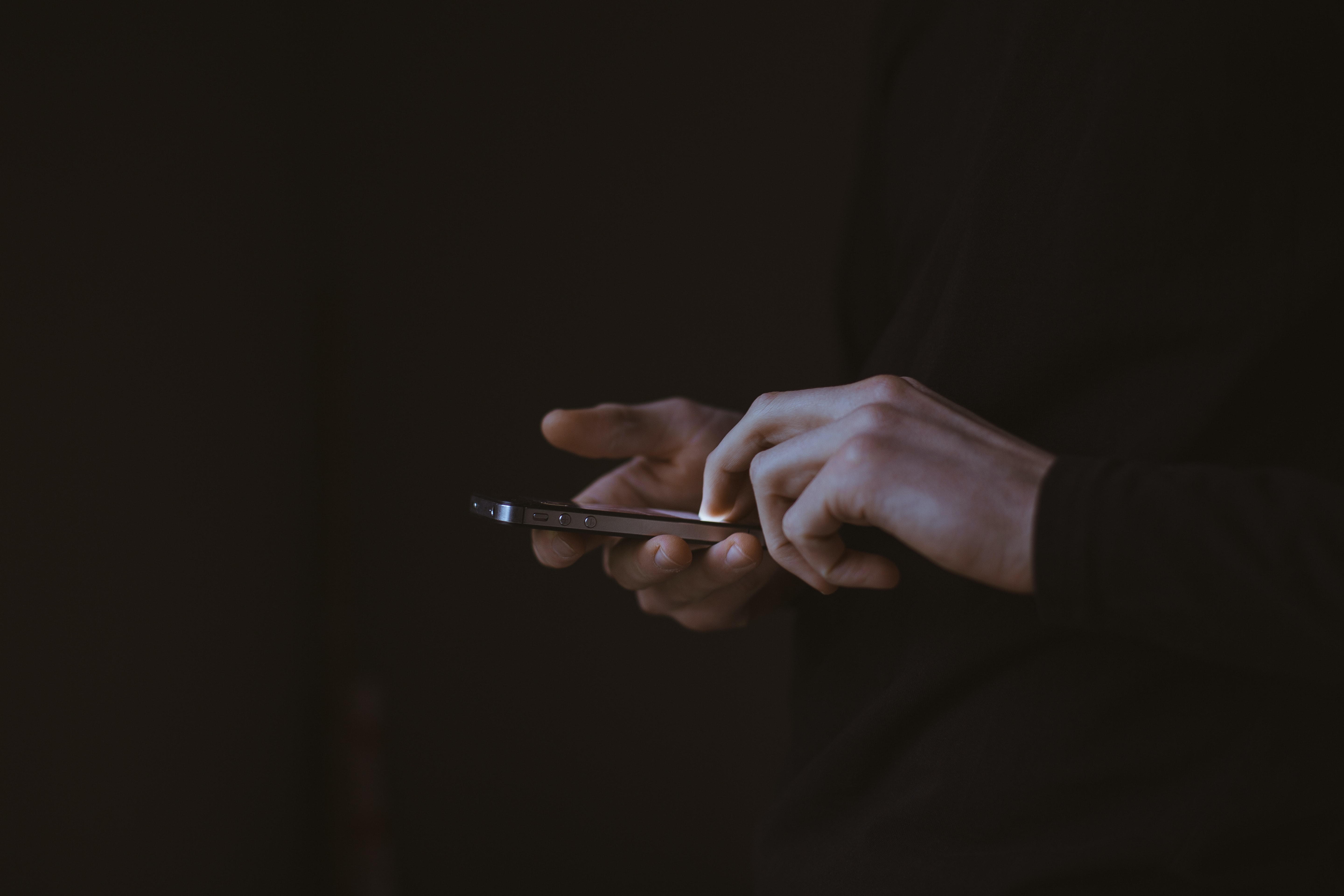 District 518 talks social media after northwest Iowa school bans devices capable of receiving cell signals - Vimarsana News