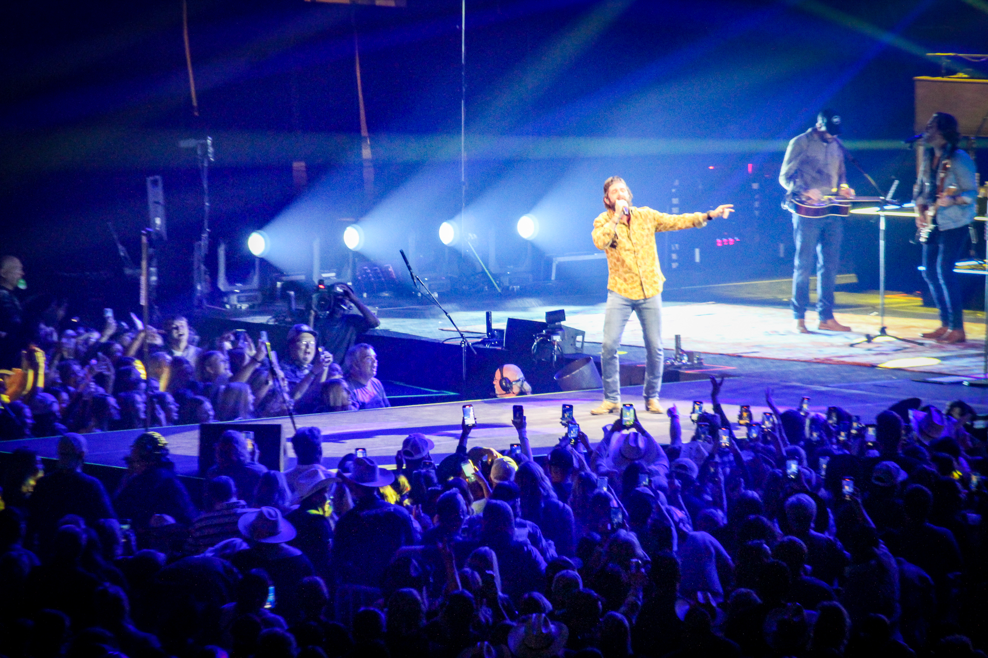 In fourth Alerus Center appearance, Thomas Rhett entertains large, loud Grand Forks audience - Vimarsana News