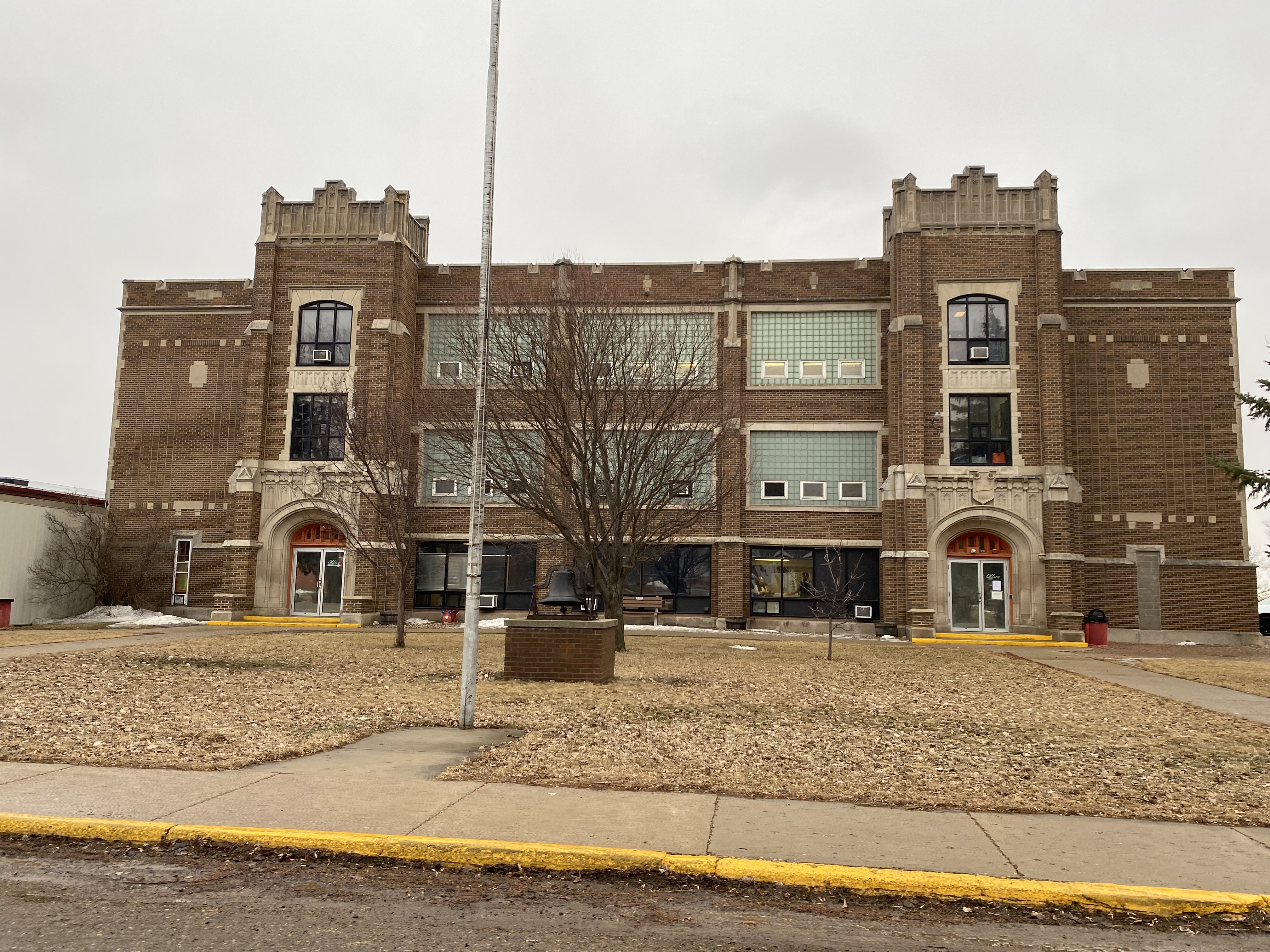 Is school consolidation the answer to South Dakota's low teacher pay? Ed experts say not so fast - Vimarsana News