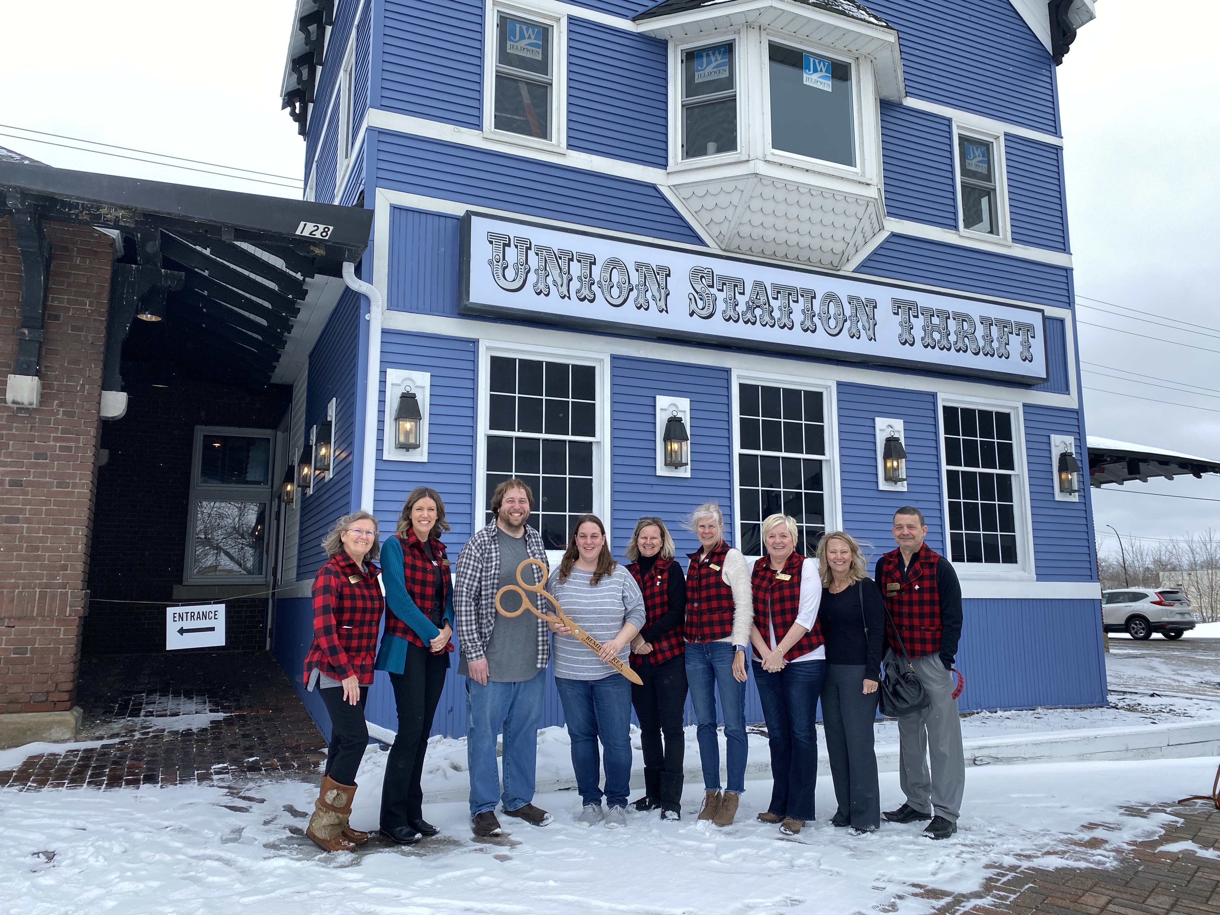 Chamber Ambassadors welcome Union Station Thrift - Vimarsana News