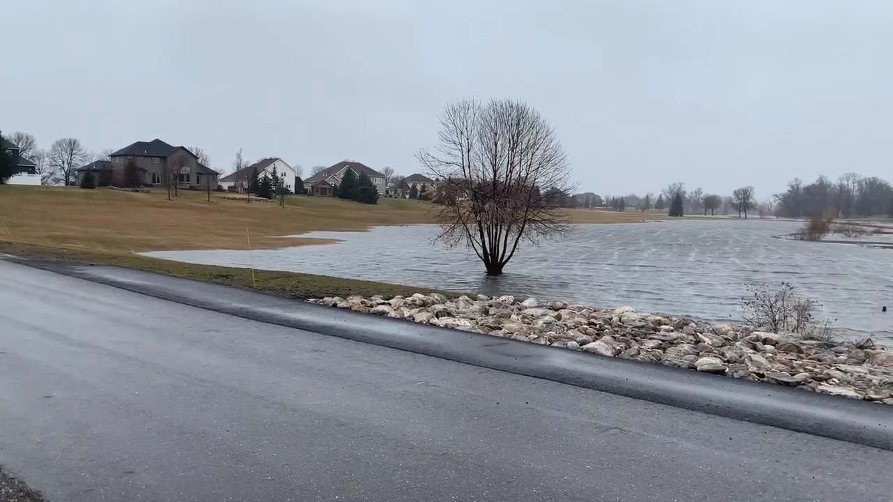 Residents near Red River taking boats to town - Vimarsana News