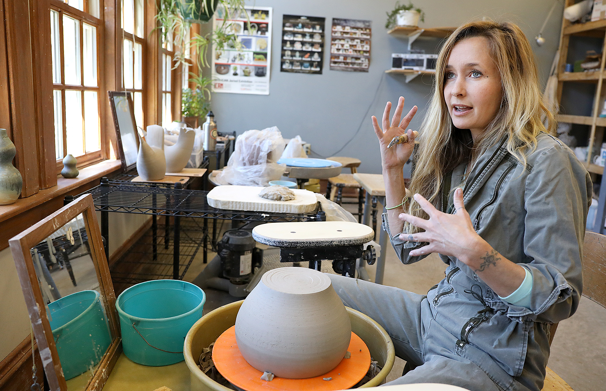 Wisconsin-born ceramics artist finds inspiration on big lake - Vimarsana News