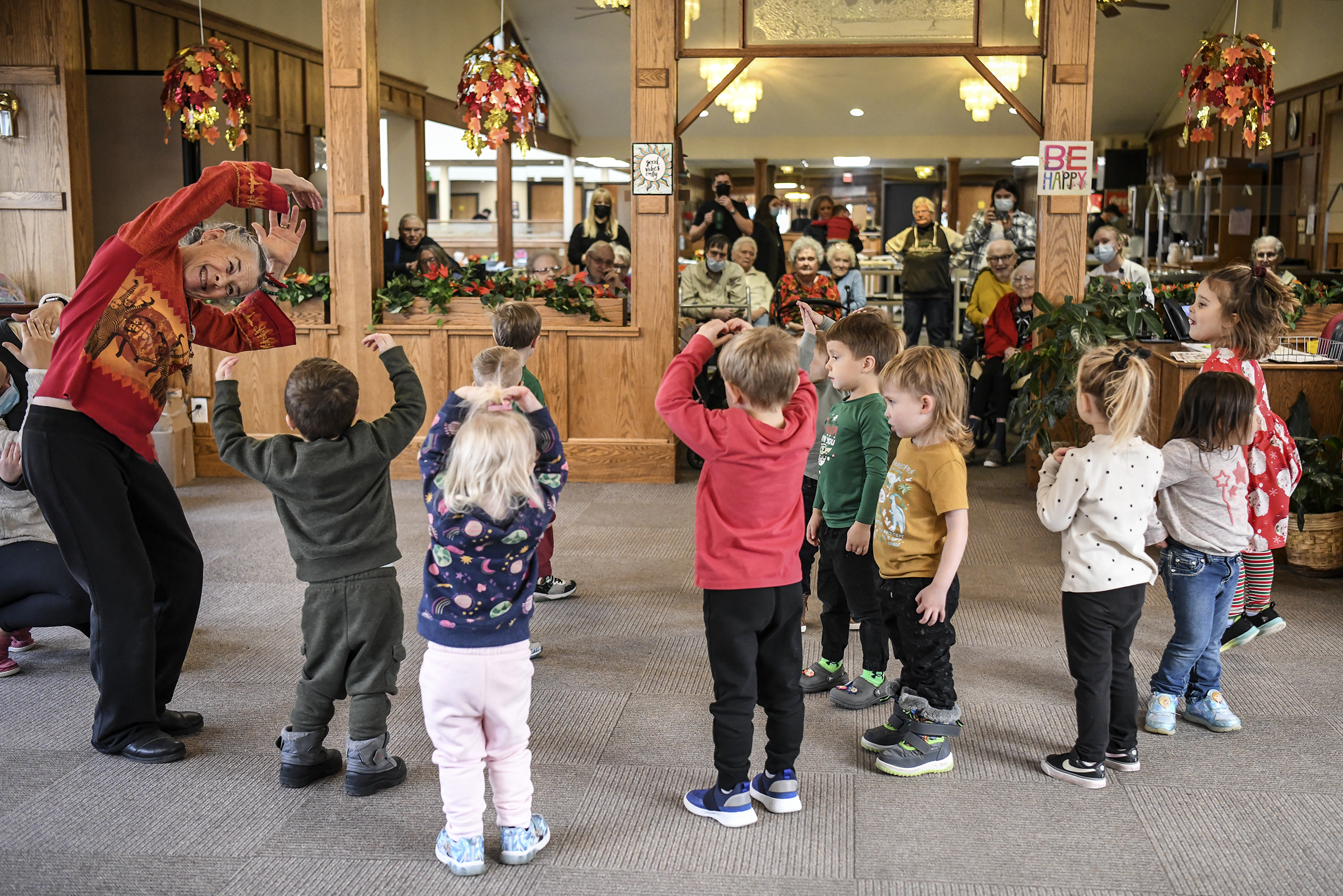 Music and movement: Pine Pals preschoolers give mini dance performance for GoldPine 'grandfriends' - Vimarsana News