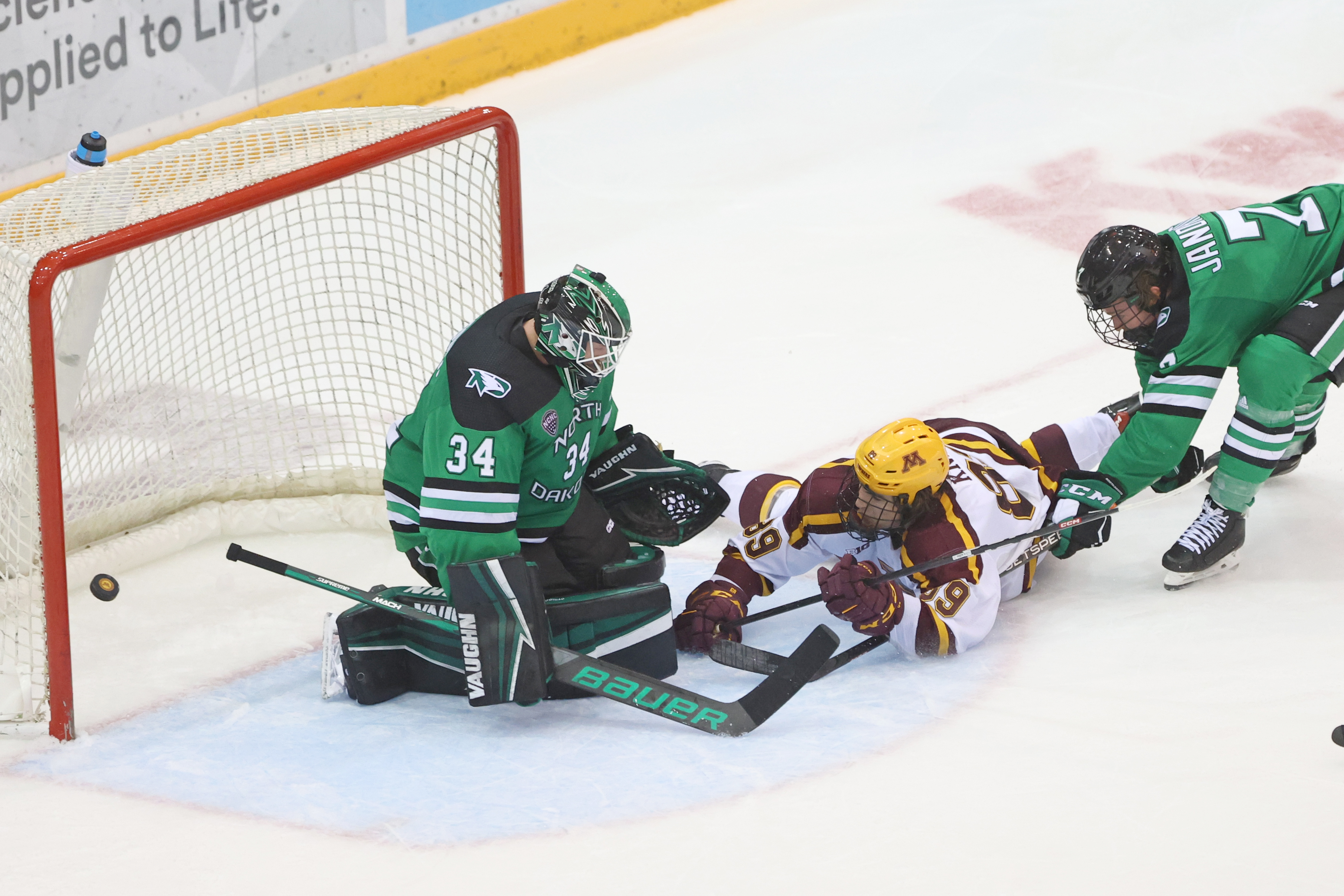 UND gives up late lead, loses to Minnesota in overtime - Vimarsana News