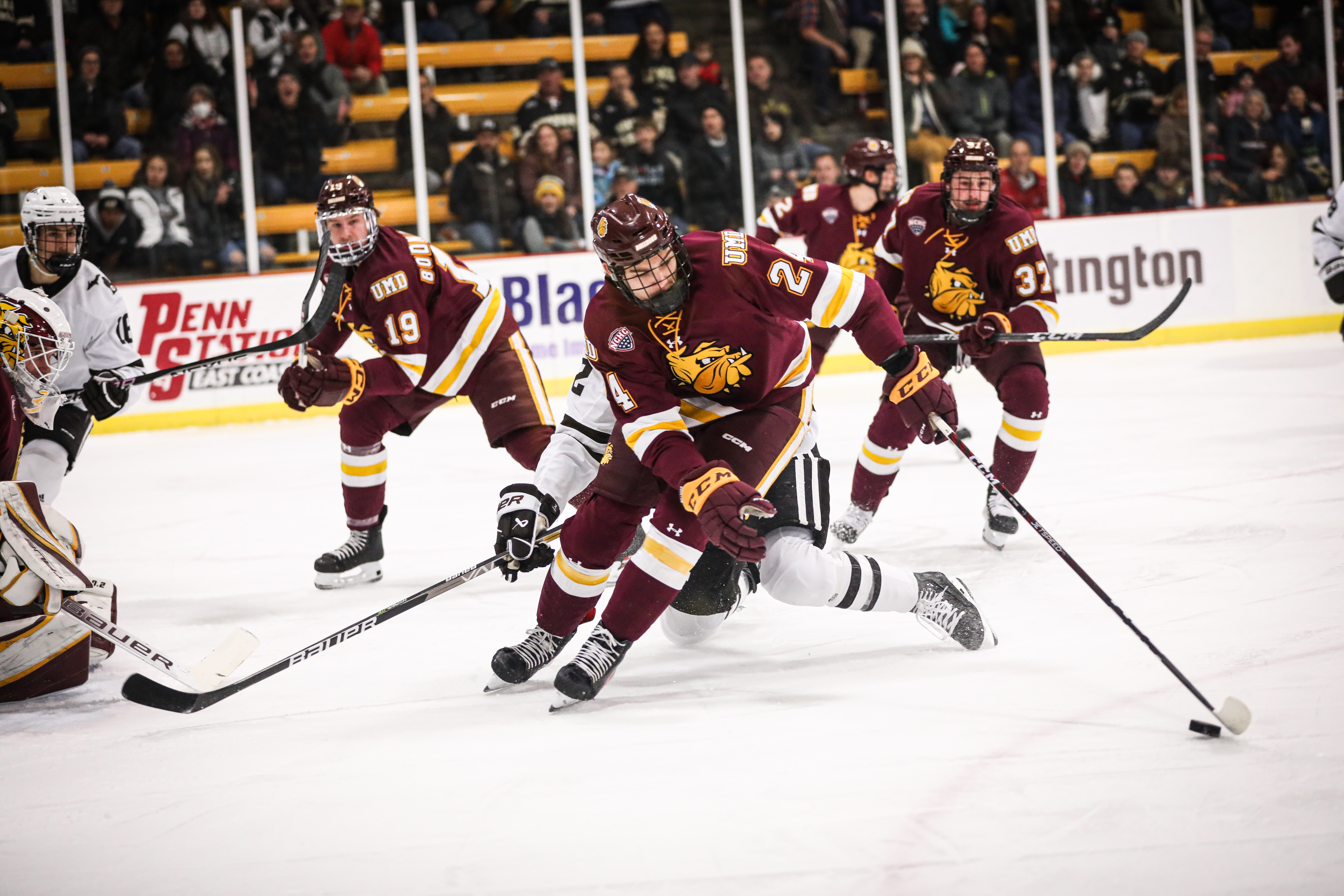 Third-period penalties doom Bulldogs in 5-3 loss at Western Michigan - Vimarsana News