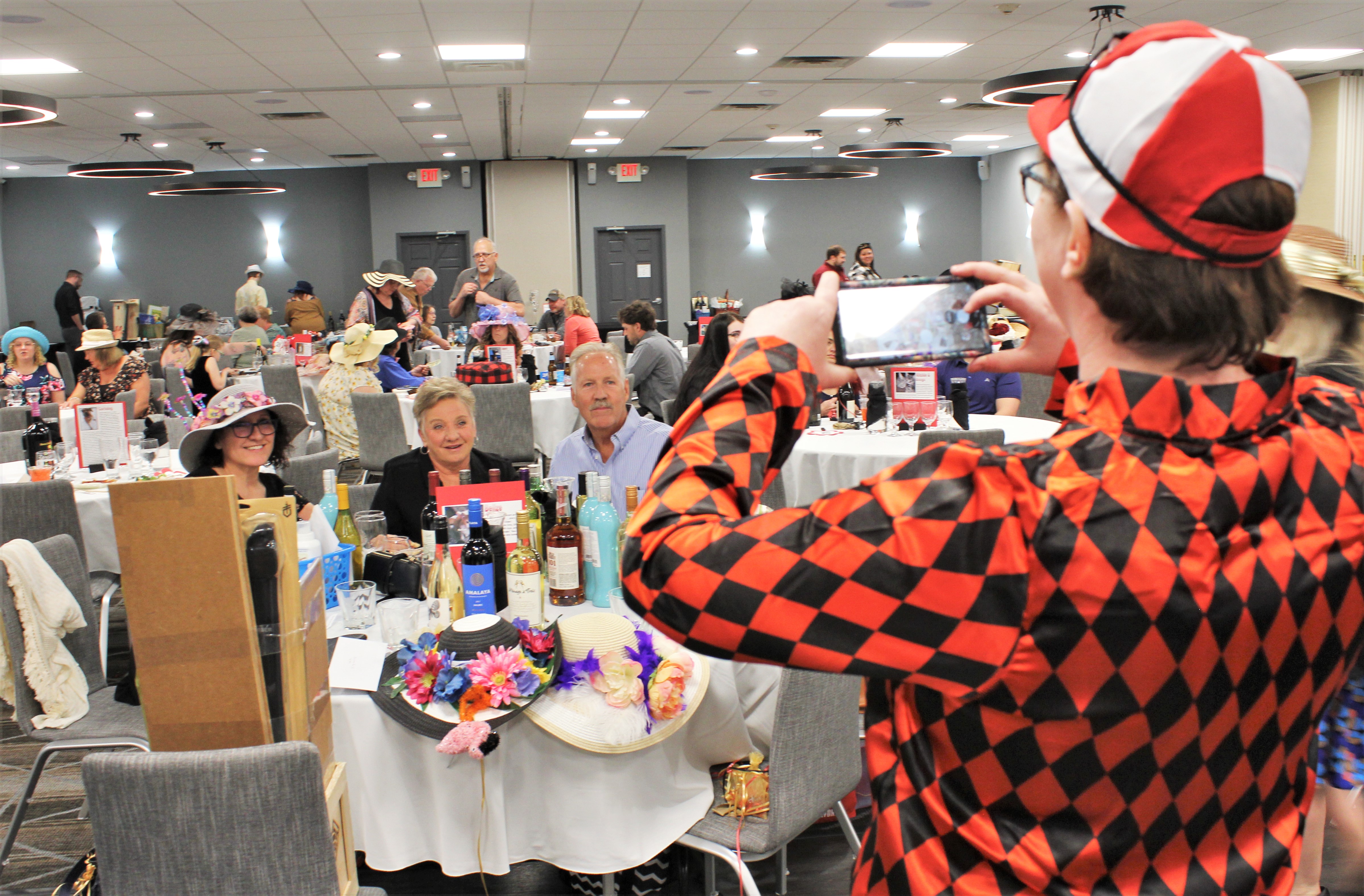 Bonnets and Bowties fundraiser draws big crowd for Marshmallow Animal Shelter in Detroit Lakes - Vimarsana News