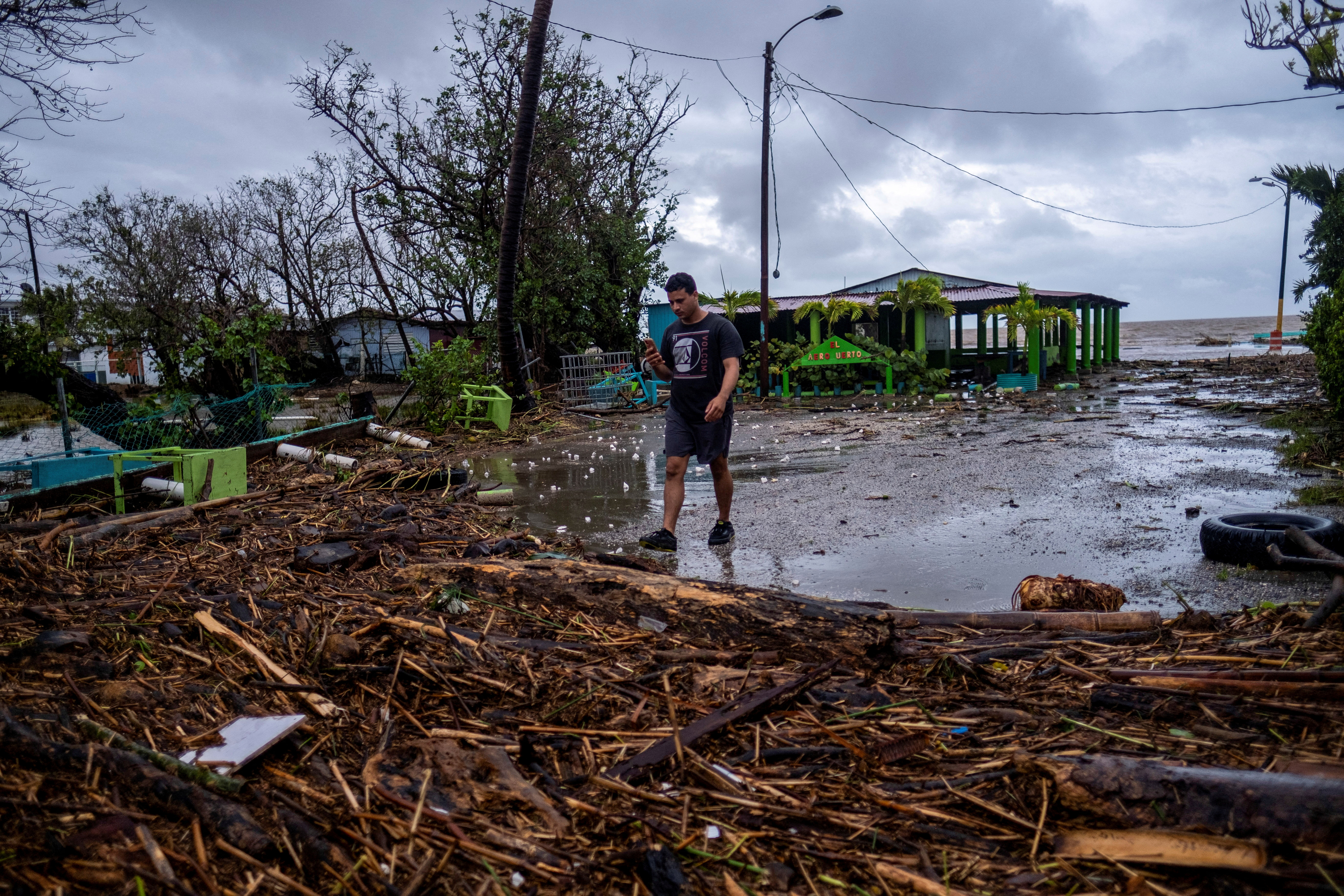 Bermuda hunkers down as Hurricane Fiona looms, powerless Puerto Rico swelters - Vimarsana News