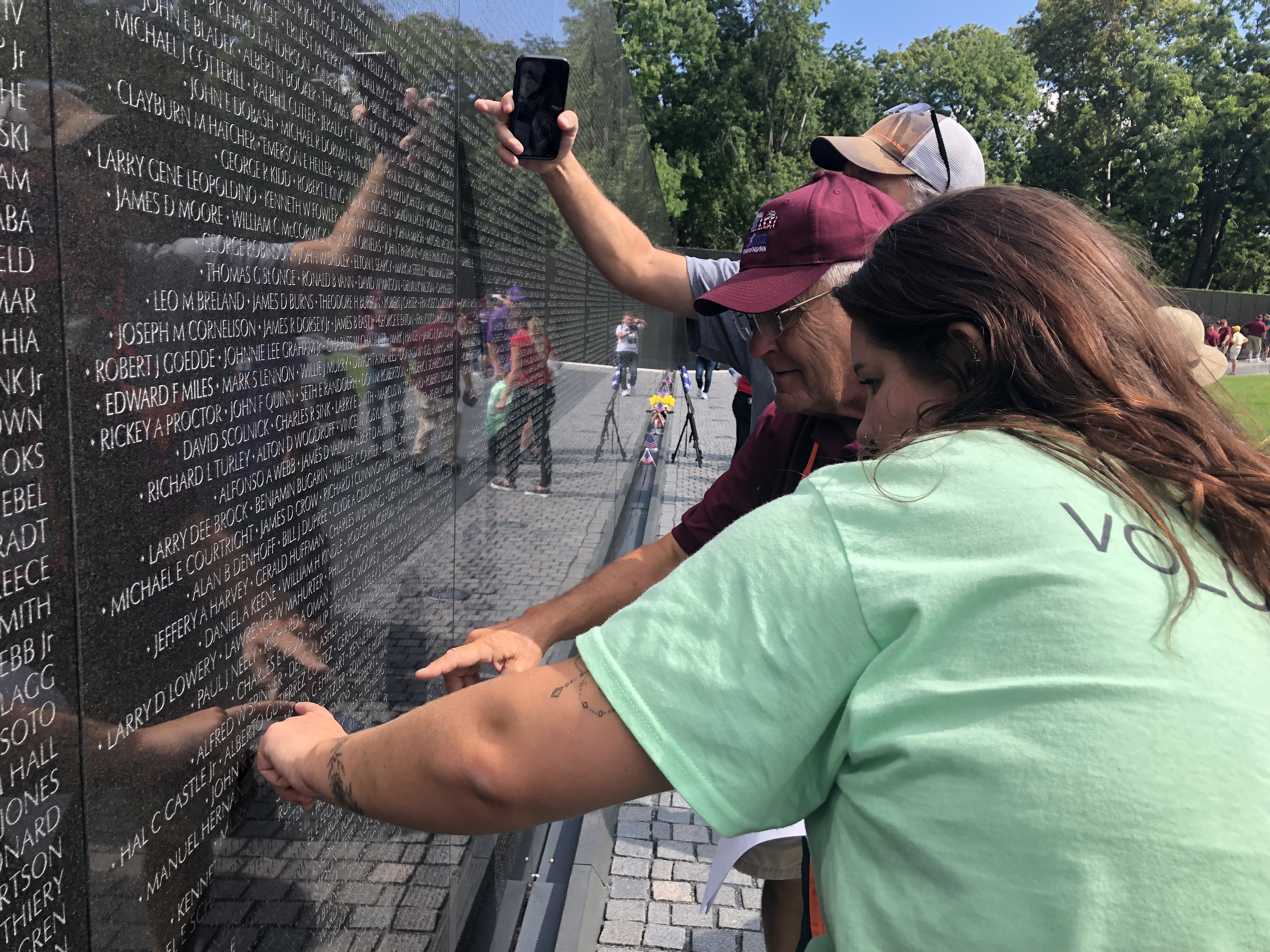 Vietnam veterans from North Dakota and Minnesota make an emotional visit to their wall - Vimarsana News