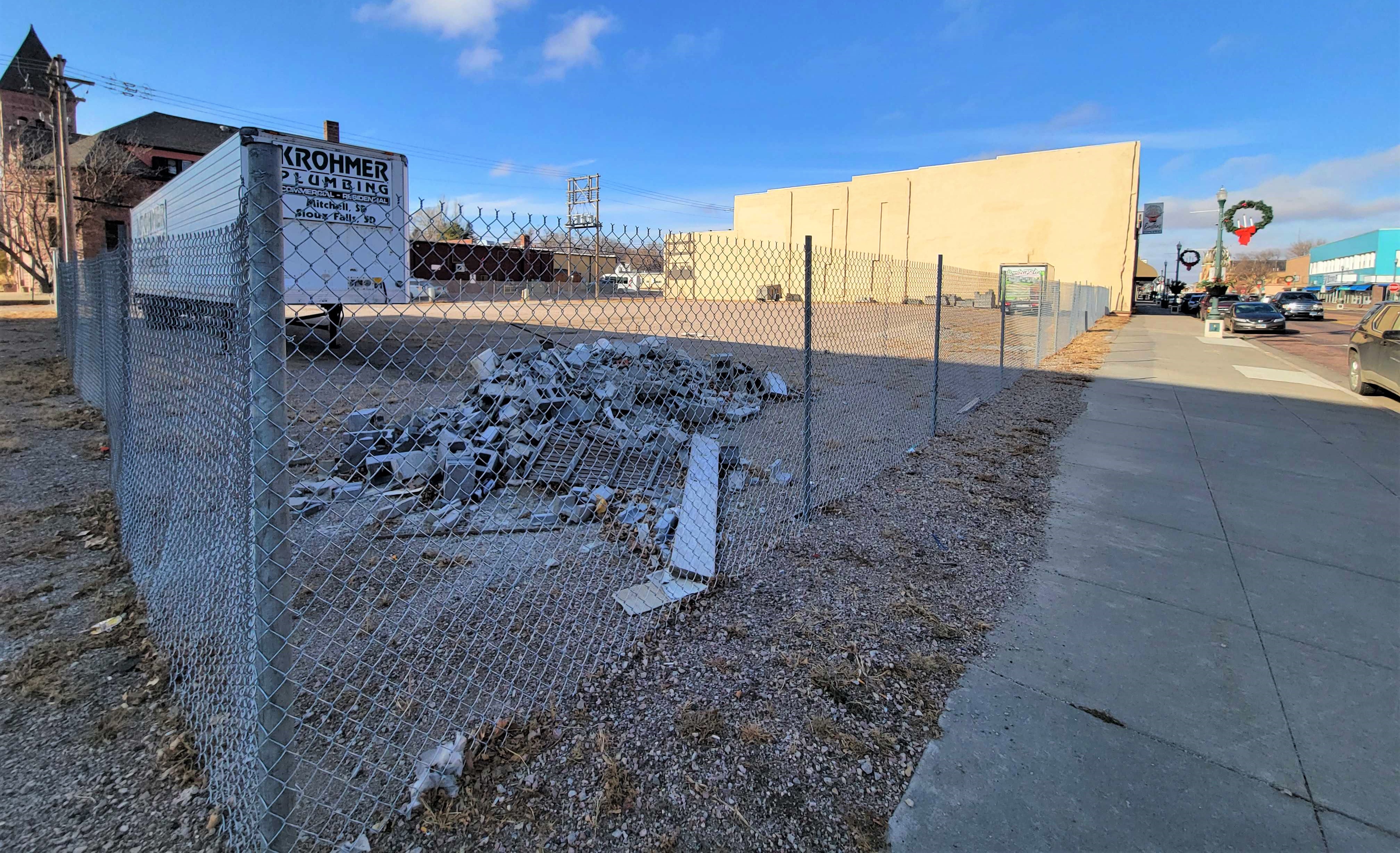 Developer plans to bring private parking lot to complement housing in downtown Mitchell - Vimarsana News