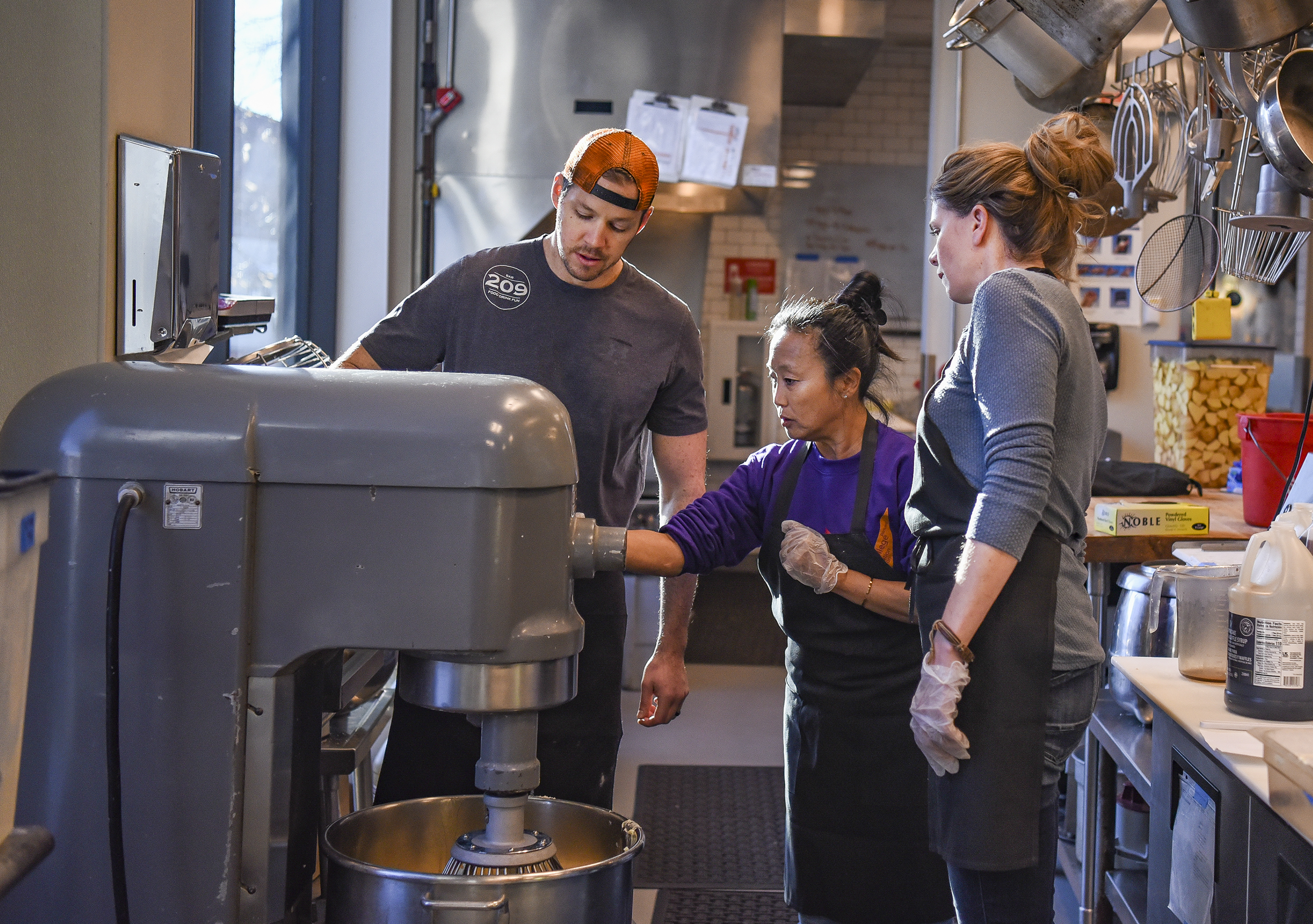 Bar 209 partners with Bemidji United Way to bring Thanksgiving meals to those who need them most - Vimarsana News
