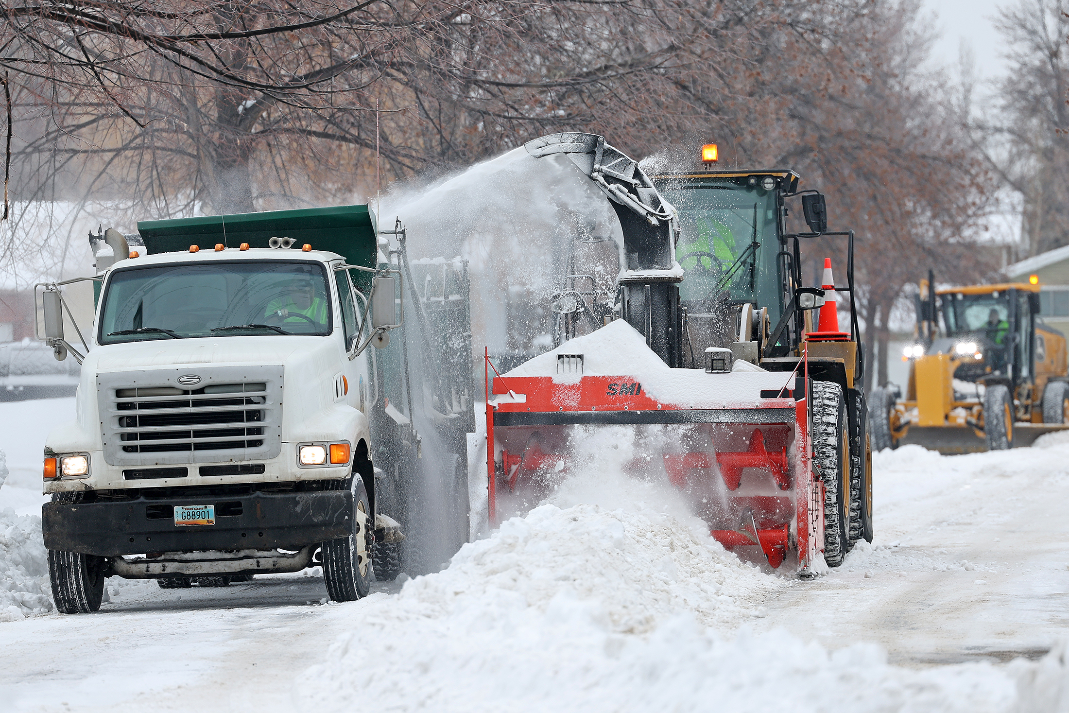 After early, heavy snowfall, crews in Grand Forks continue to catch up on snow removal - Vimarsana News