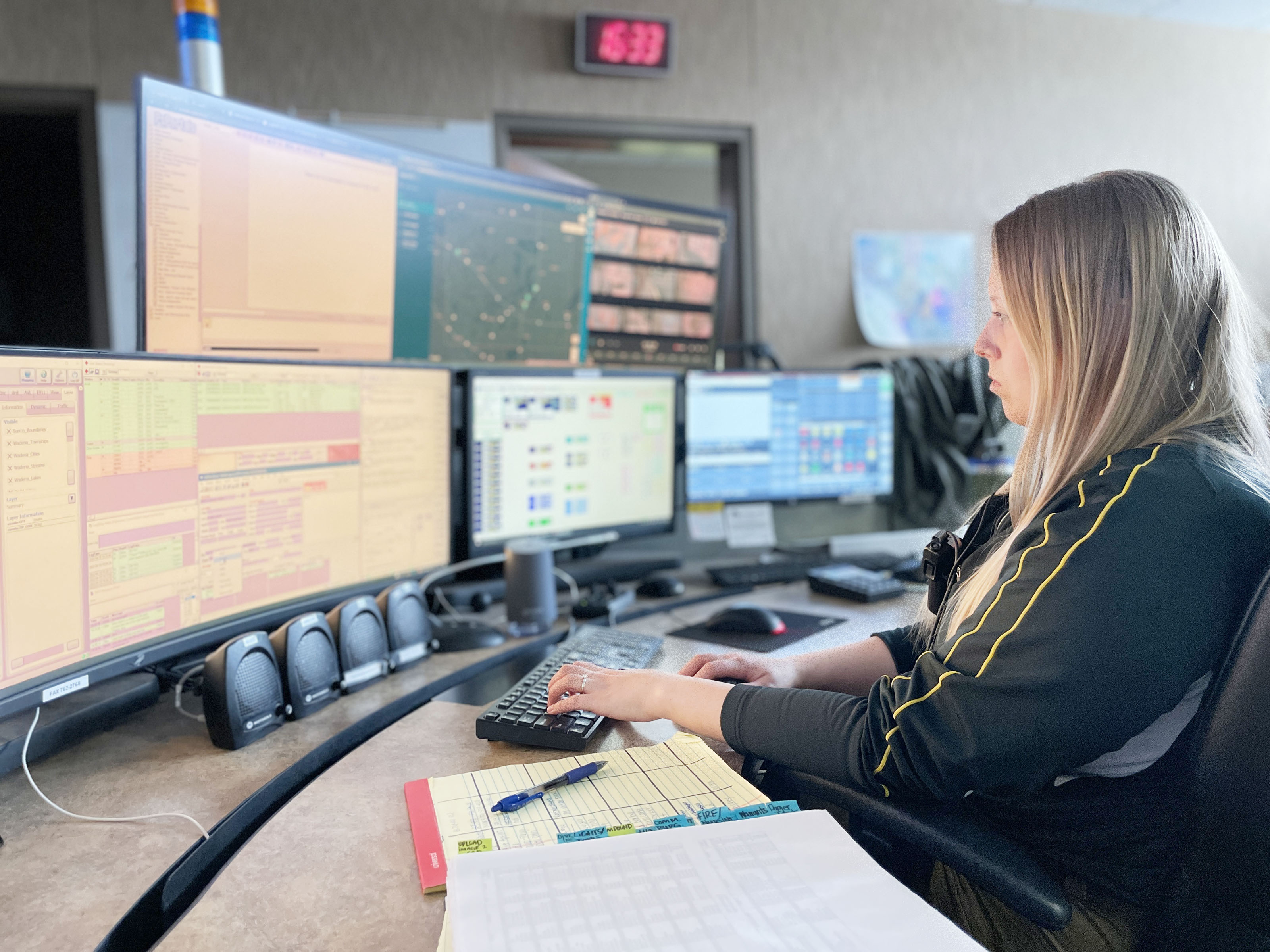 Douglas County 911 dispatchers are masters of multitasking - Vimarsana News