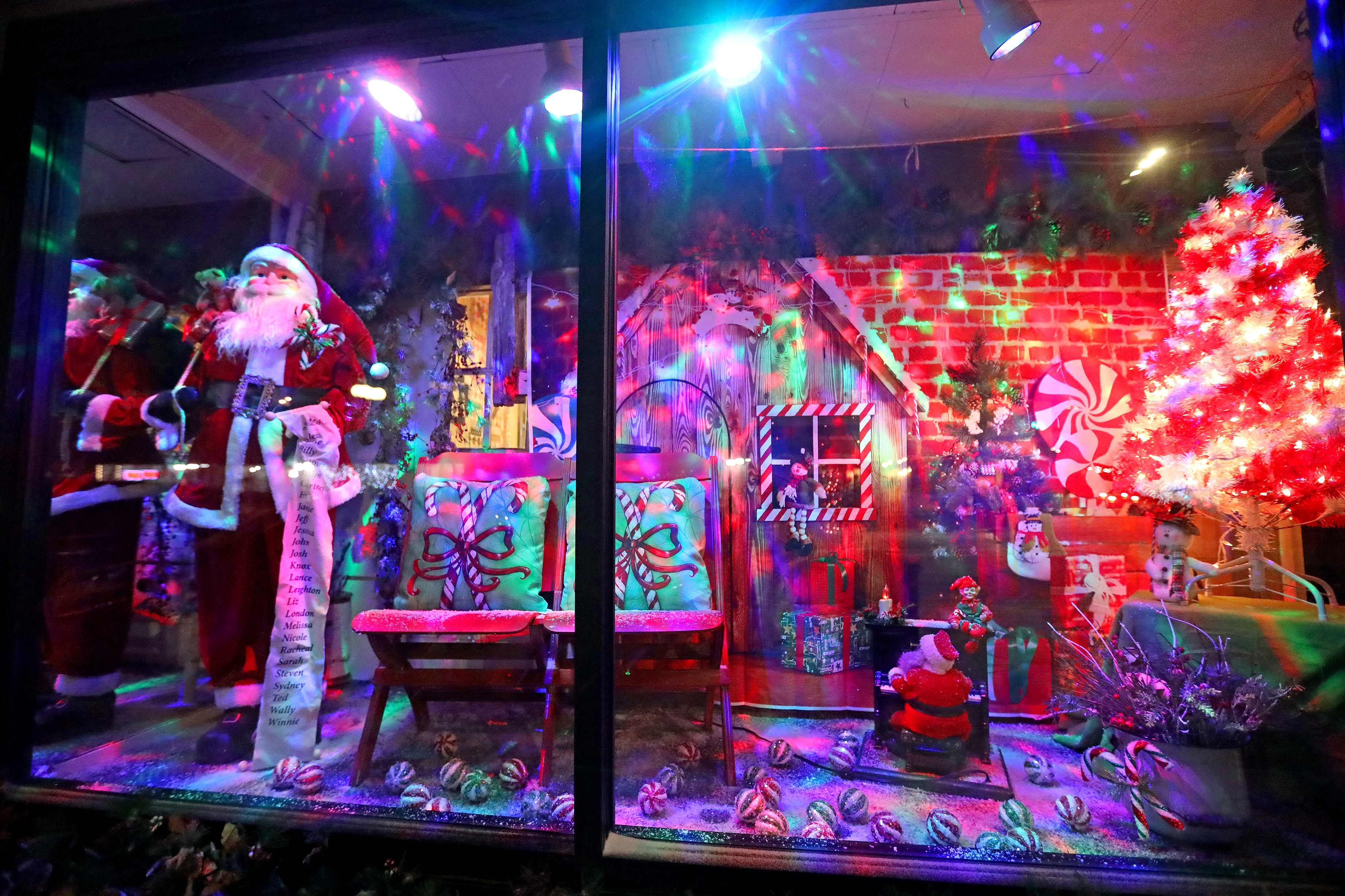 Downtown Brainerd Window Walk 2022 klick! Gallery - Vimarsana News
