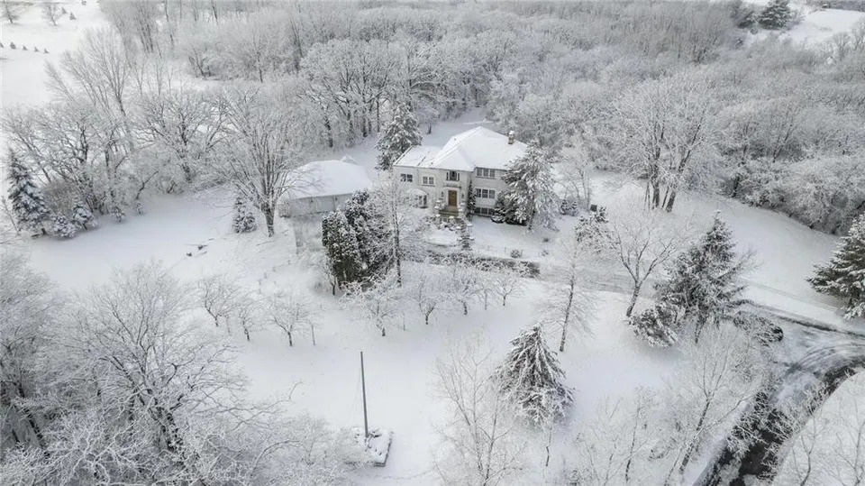 Harold Crawford designed home offers unique 'nooks and crannies' northeast of Rochester - Vimarsana News