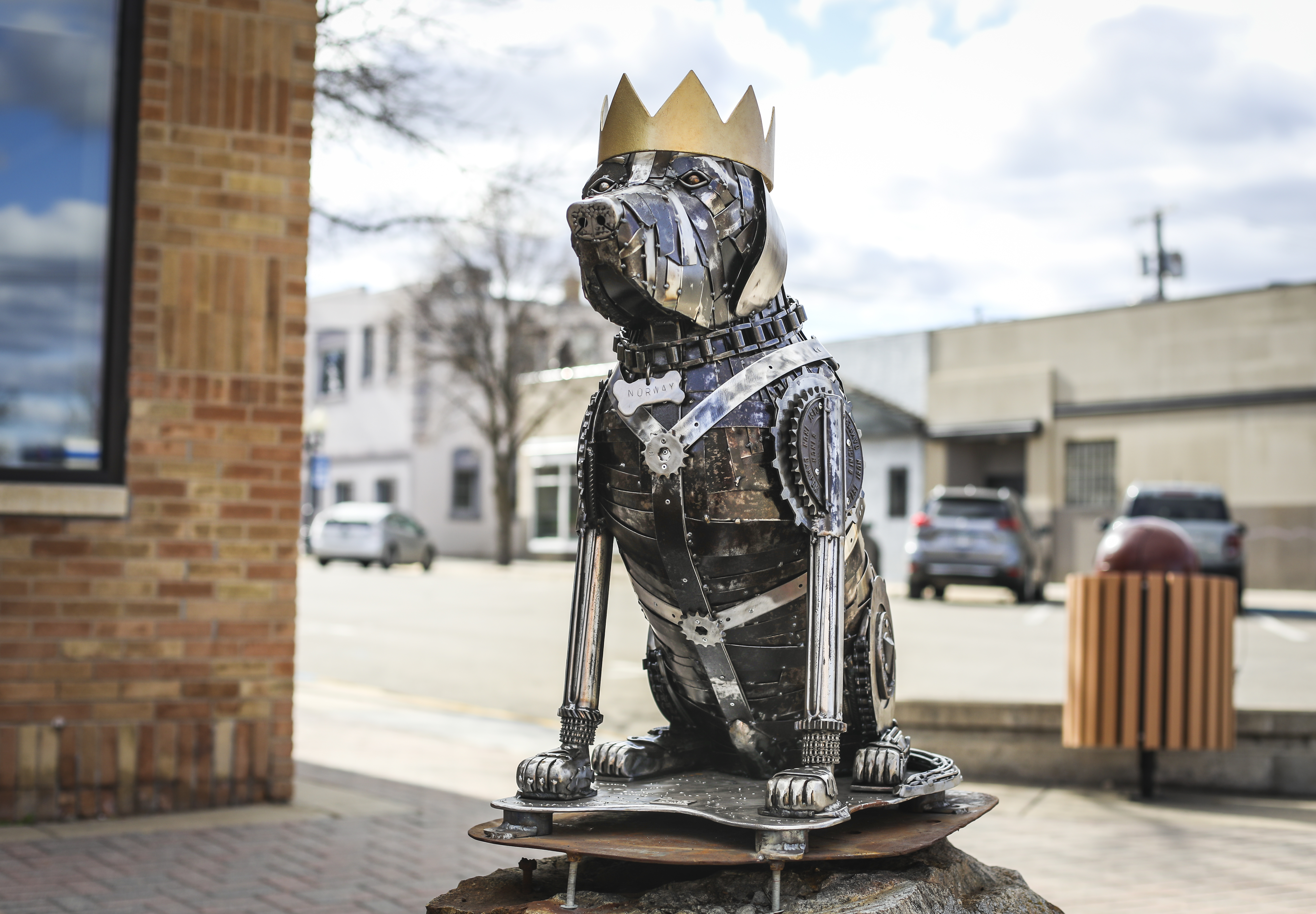 'King Norway' 1 of 10 new sculptures installed downtown as part of 2022 Bemidji Sculpture Walk - Bemidji Pioneer | News, weather and sports from Bemidji, Minnesota - Vimarsana News