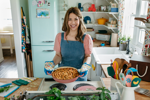 Food Network star Molly Yeh will sign copies of her new cookbook at Fargo and Grand Forks events - Vimarsana News