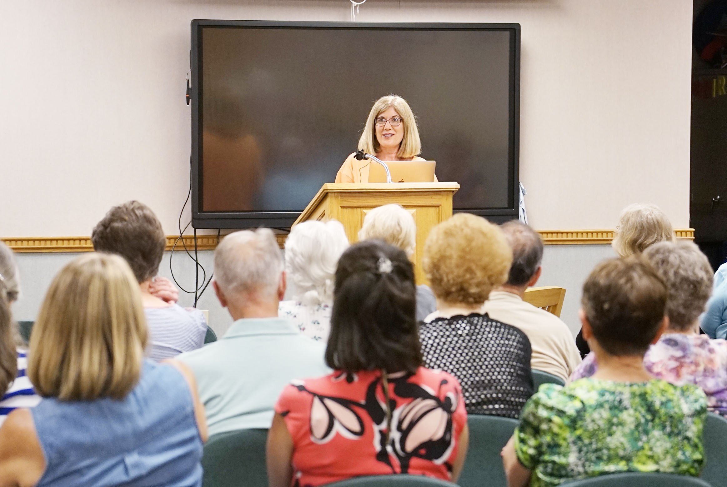 Award-winning Minnesota author speaks about dementia at Douglas County Library - Vimarsana News