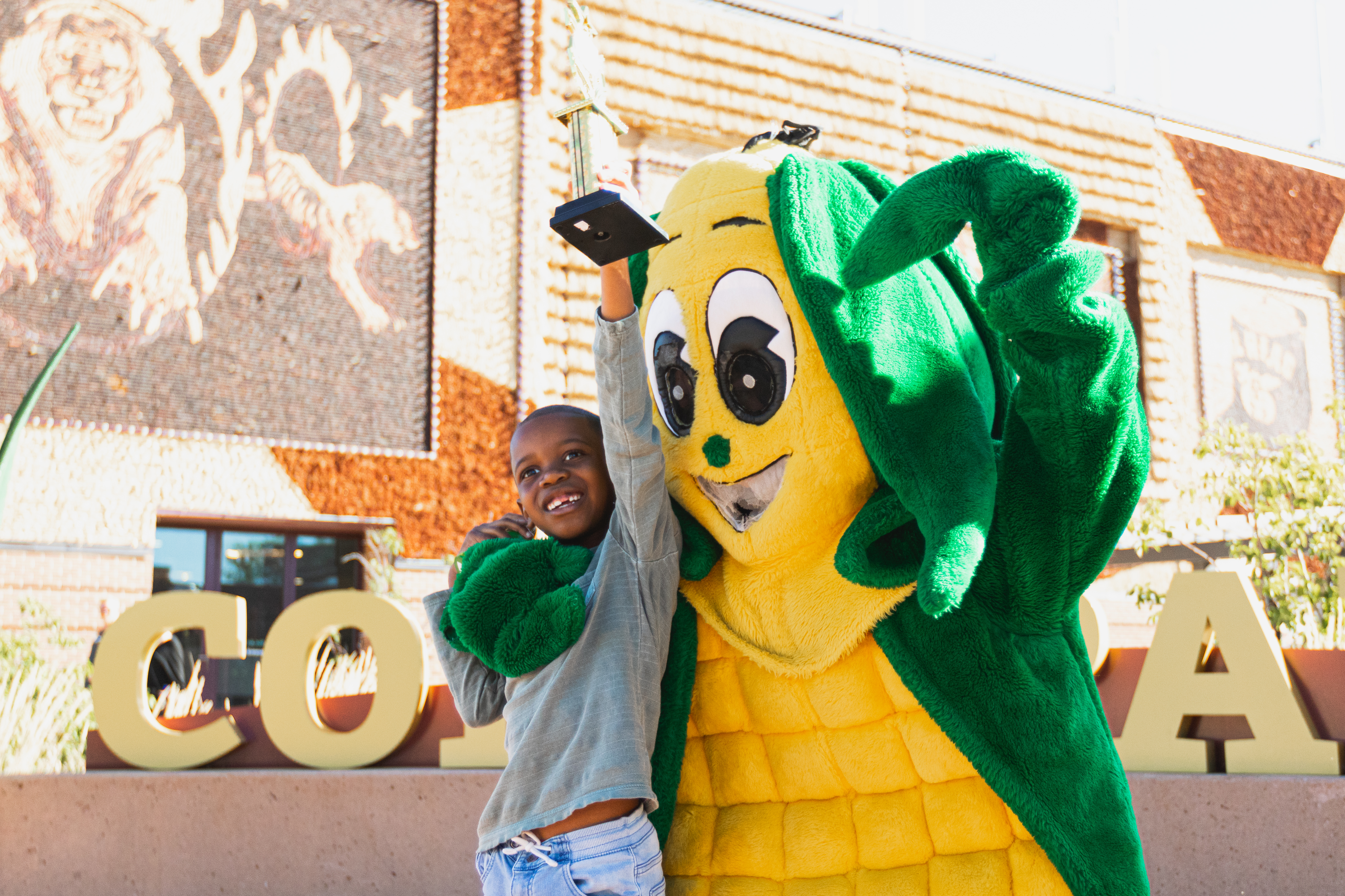 'Cheers to corn!' Tiktok's Corn Kid named 'corn-bassador' at Mitchell's Corn Palace on Saturday - Vimarsana News